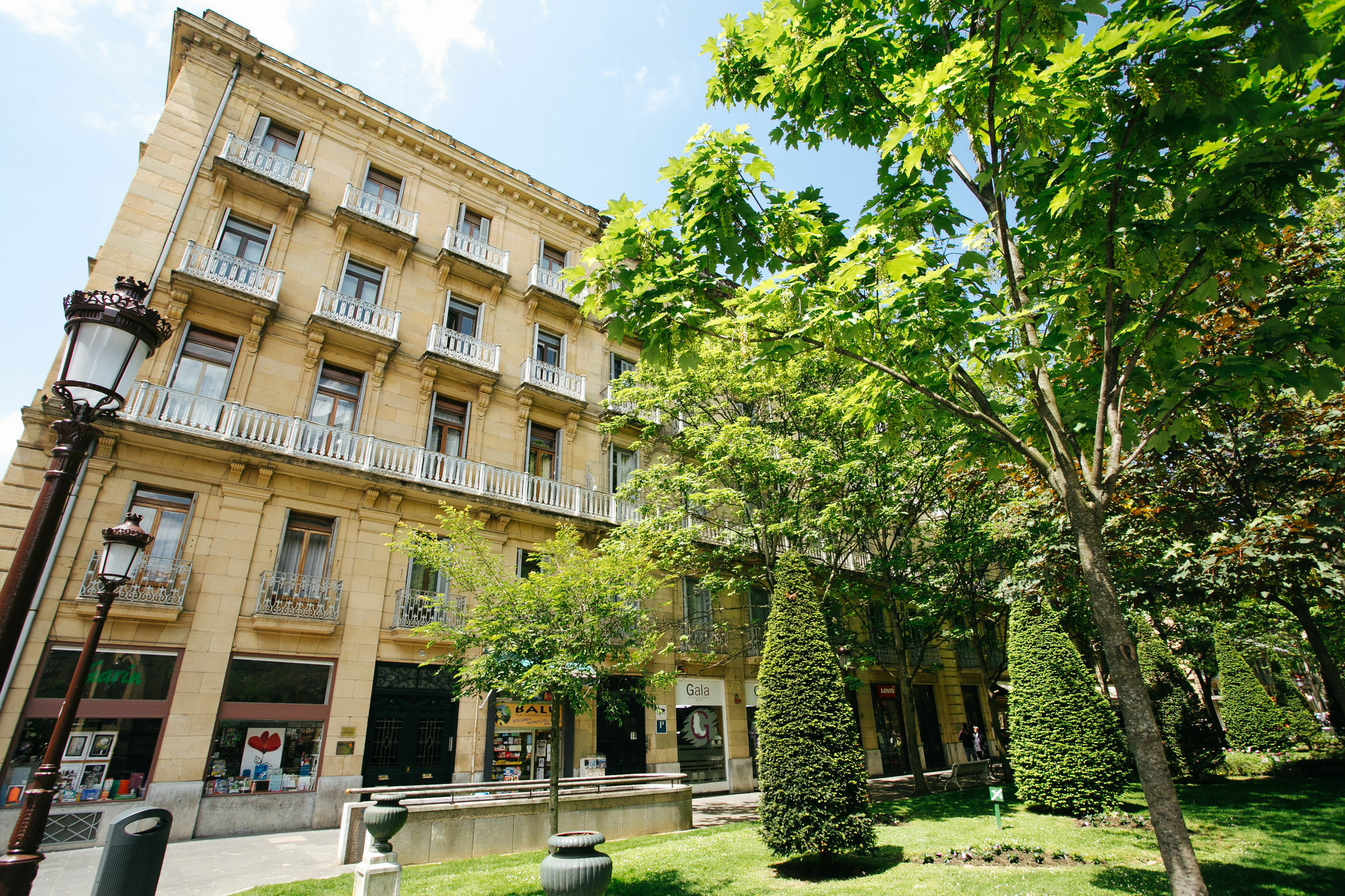 Hostal San Ignacio Centro Сан-Себастьян Экстерьер фото